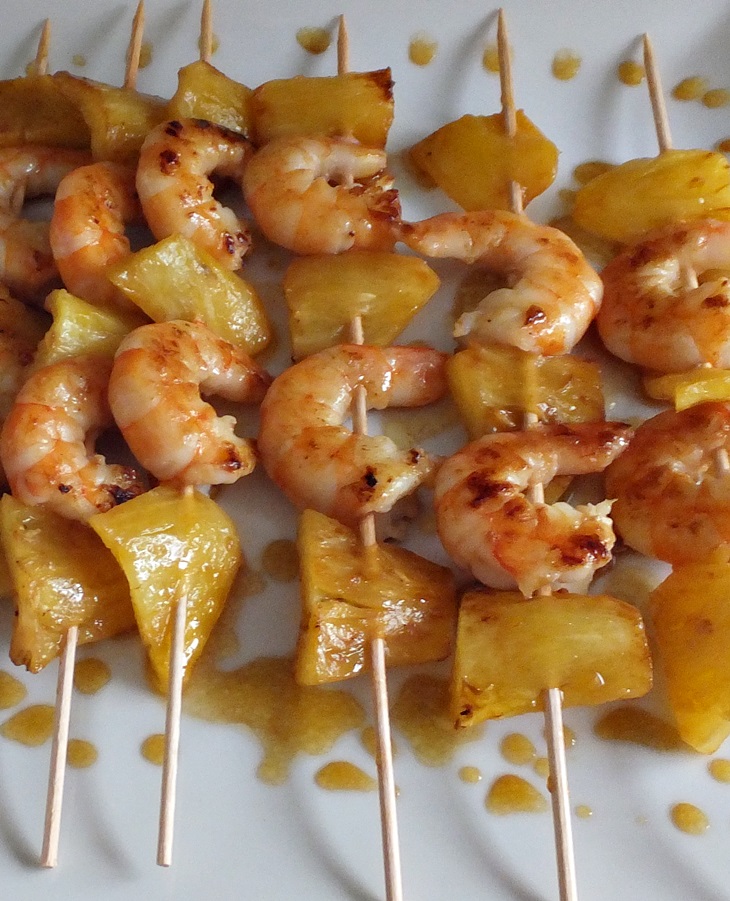 Brochetas de langostinos