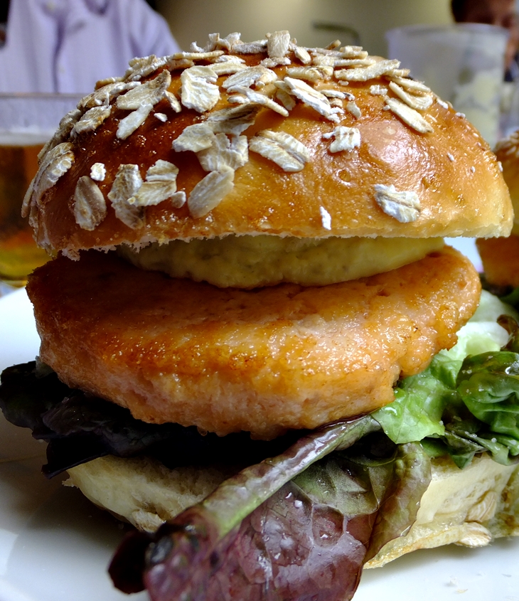 Hamburguesa de salmón y&nbsp;langostinos