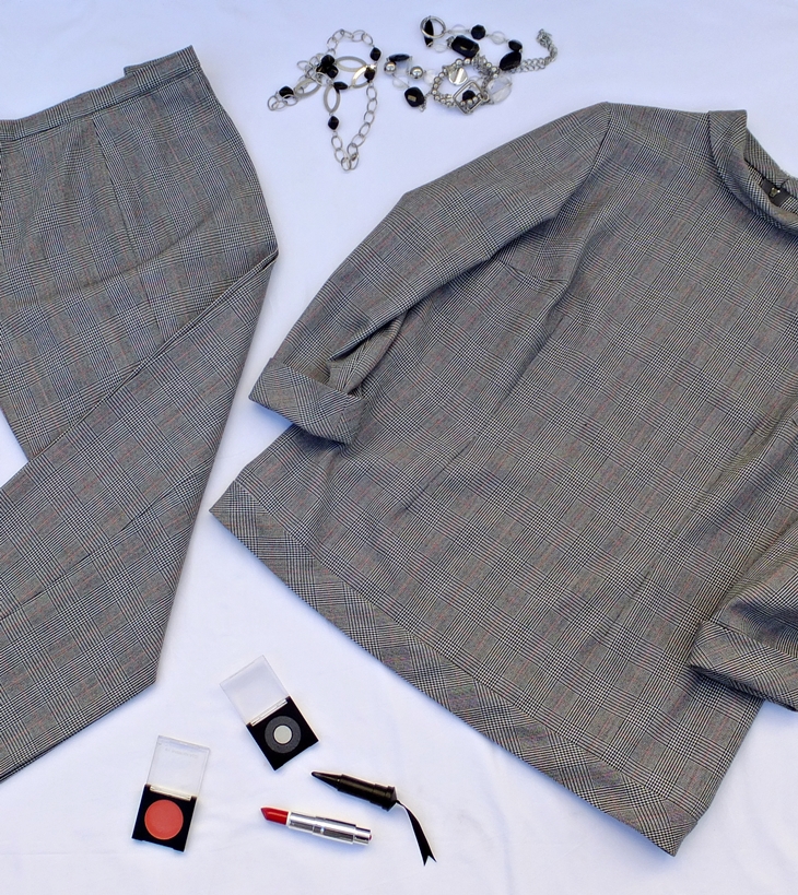 Con blusón y pantalón, en príncipe de Gales (2017)