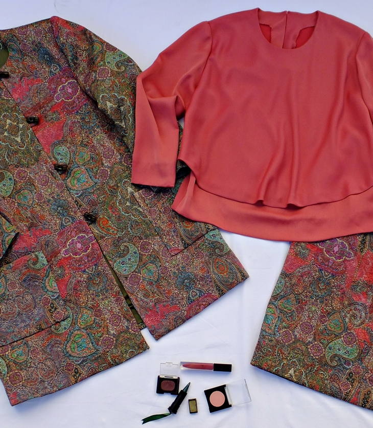 Traje de otoño, en verde y rosa (2016)