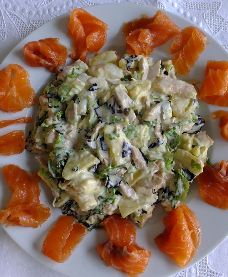 Ensalada de langostinos, bonito y&nbsp;salmón