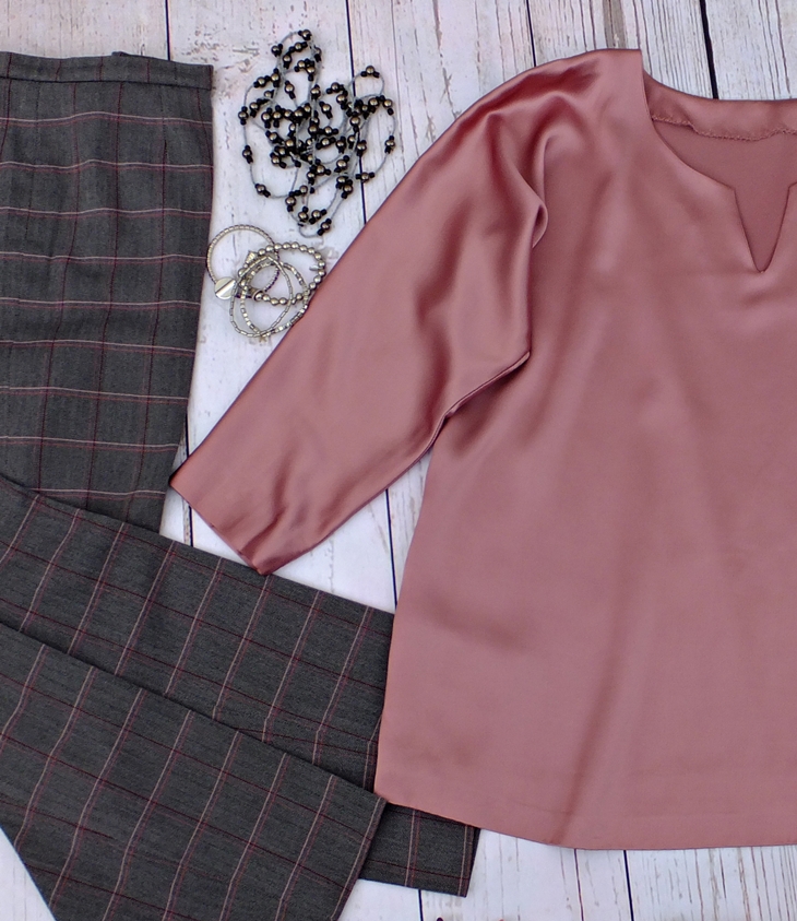 Blusón rosa con pantalón de cuadros&nbsp;(2006)