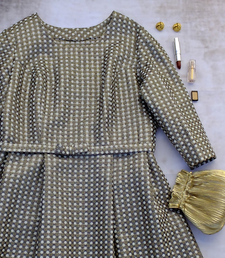 Vestido en oro y beig (2017)