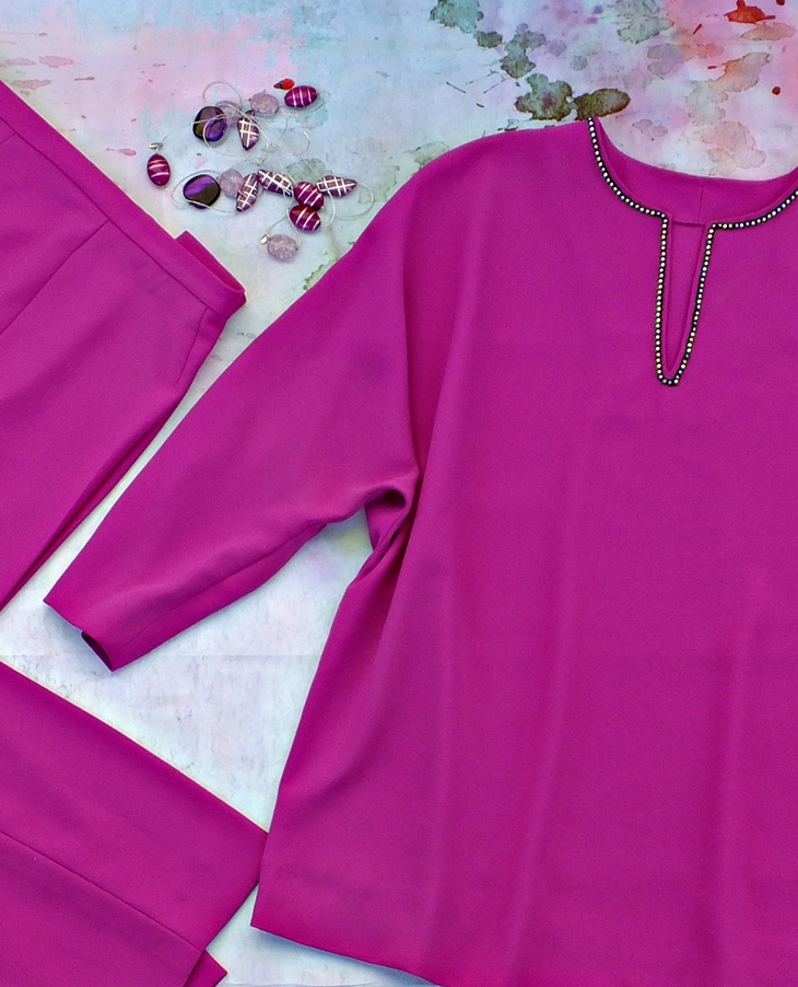 Blusón y pantalón fucsia&nbsp;(2017)