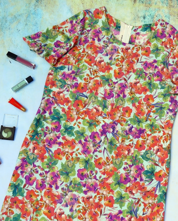 Vestido de lana y flores (2018)