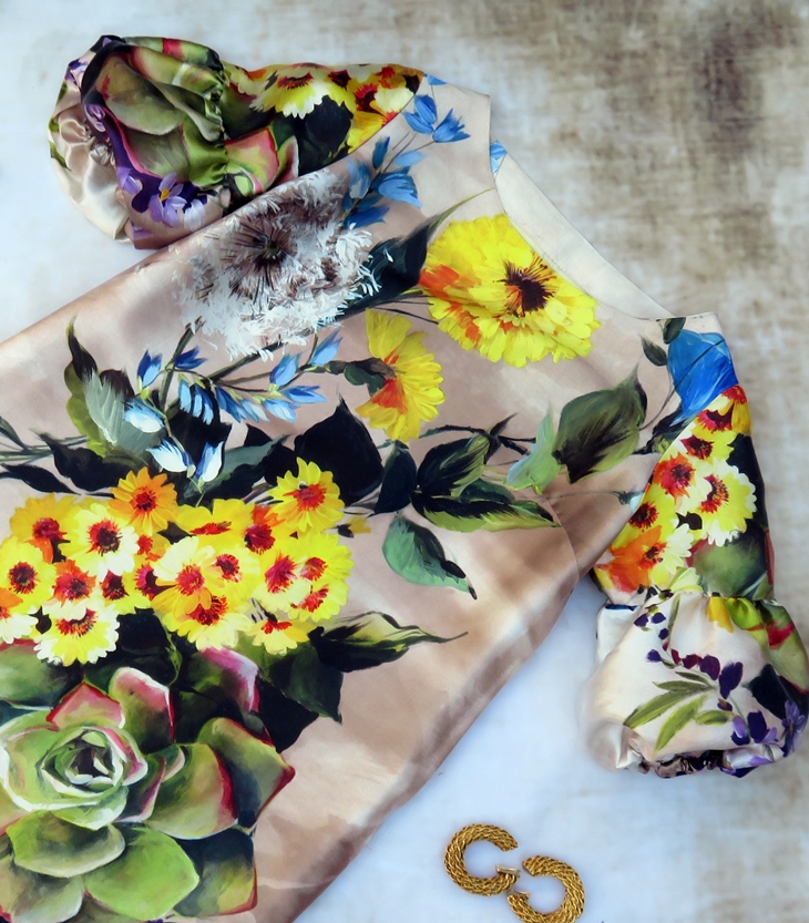 Vestido beig con flores amarillas (2018)