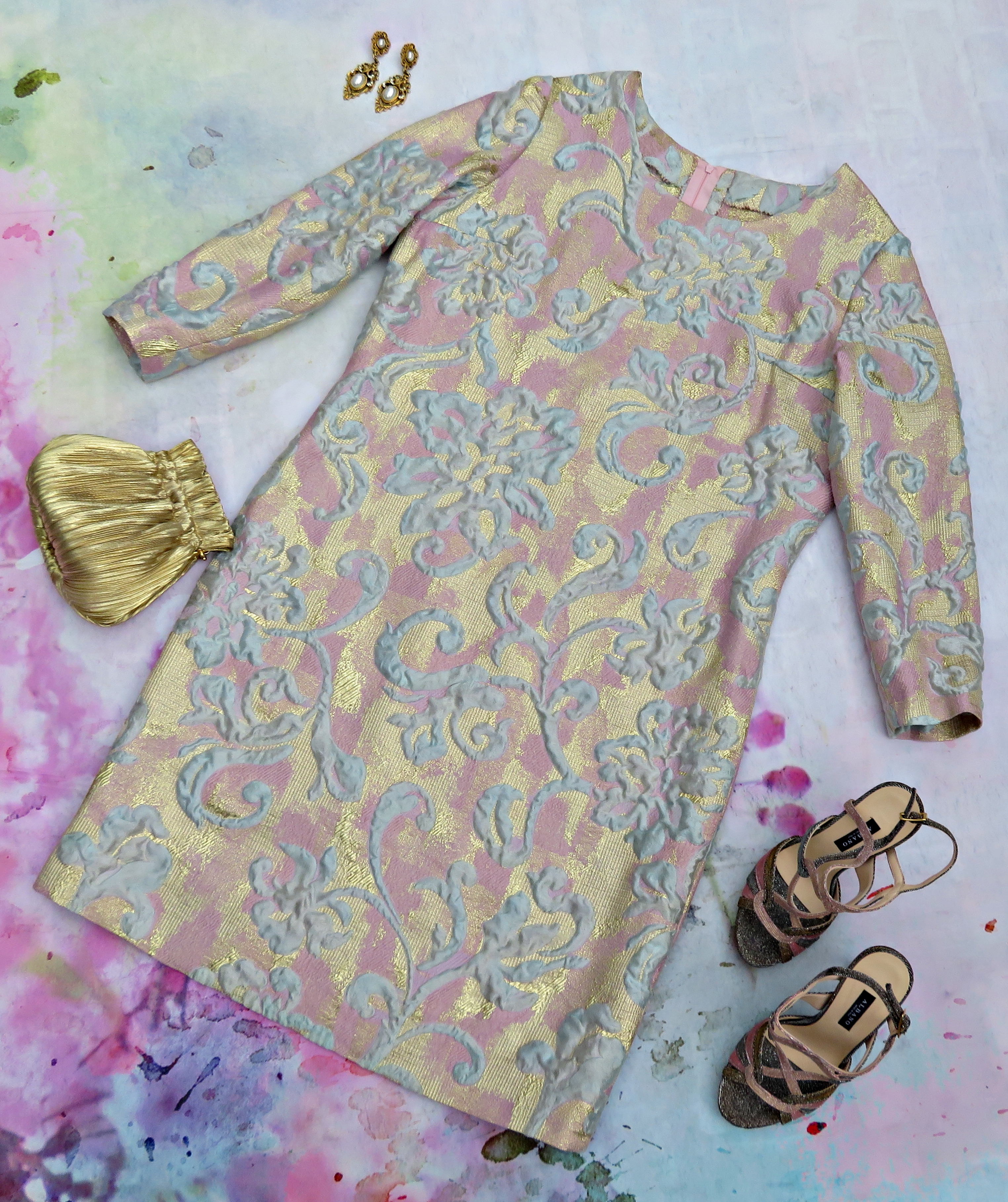 Vestido brocado dorado 2