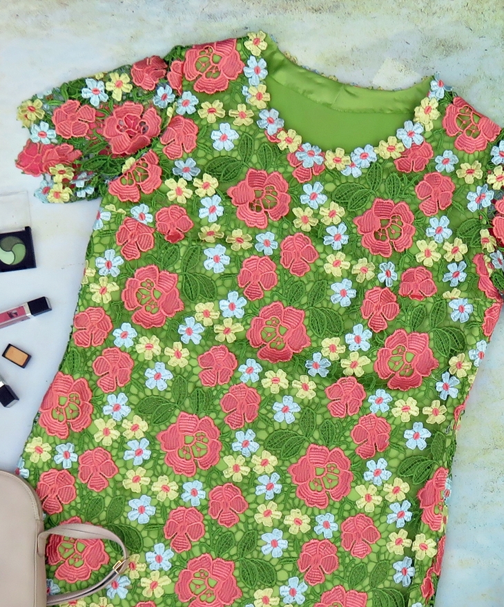 Vestido de guipur verde con flores (2016)