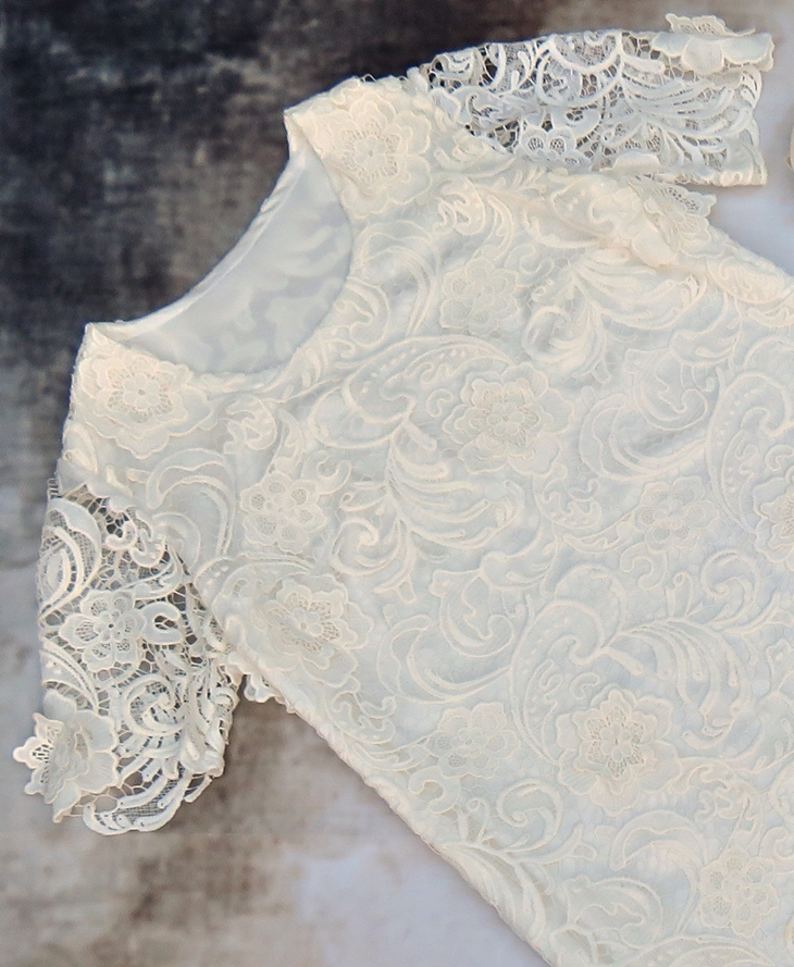 Vestido blanco de guipur (2019)