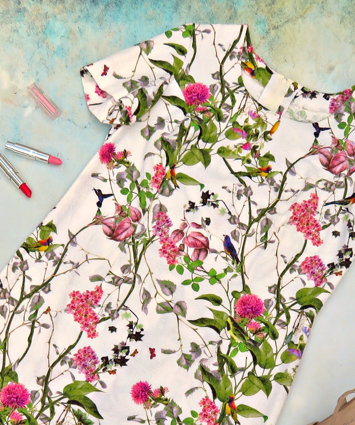 Vestido de flores y pájaros (2017)