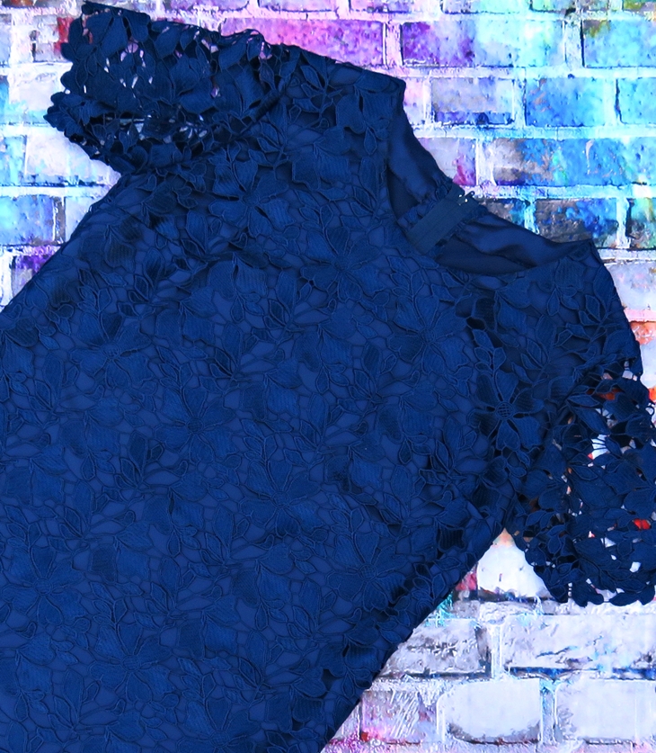 Vestido de guipur azul oscuro (2017)