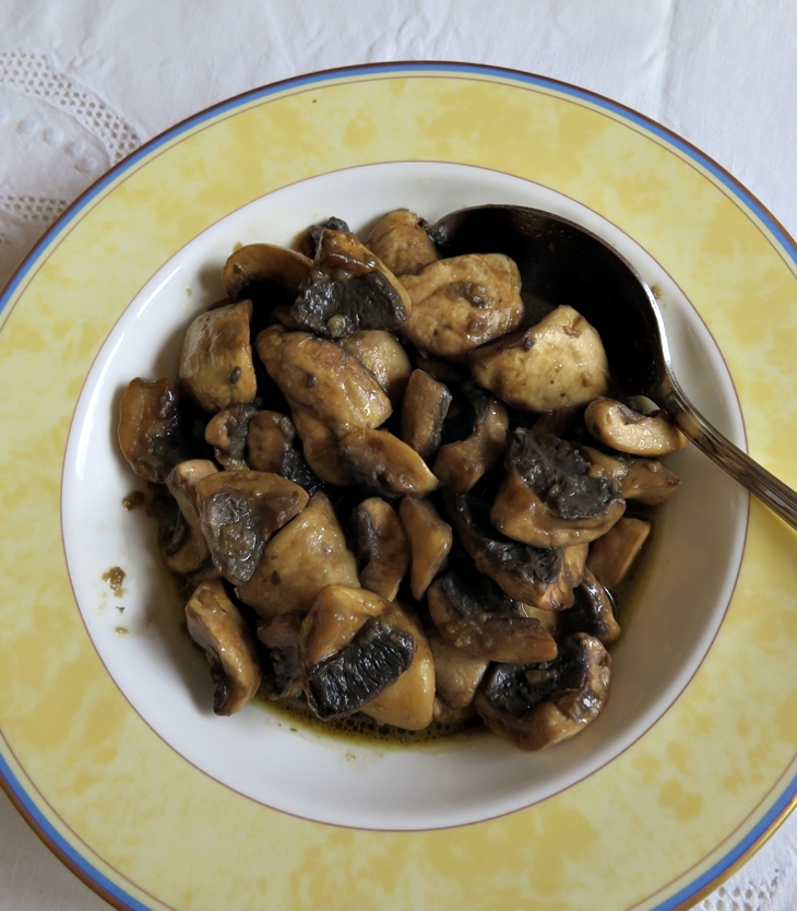 Champiñones al ajillo