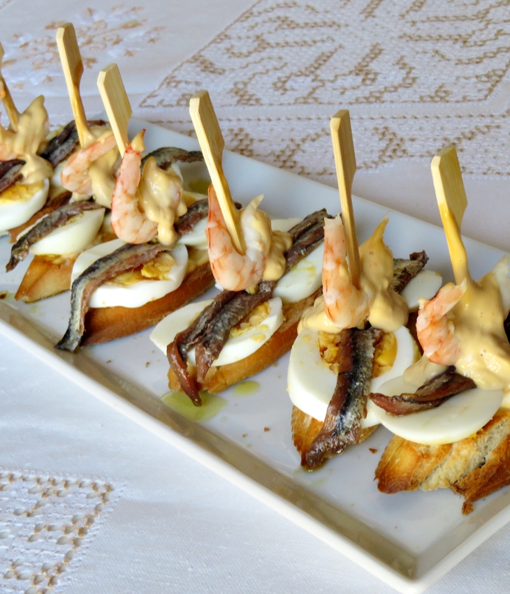 Pincho de pan con huevo y&nbsp;gamba