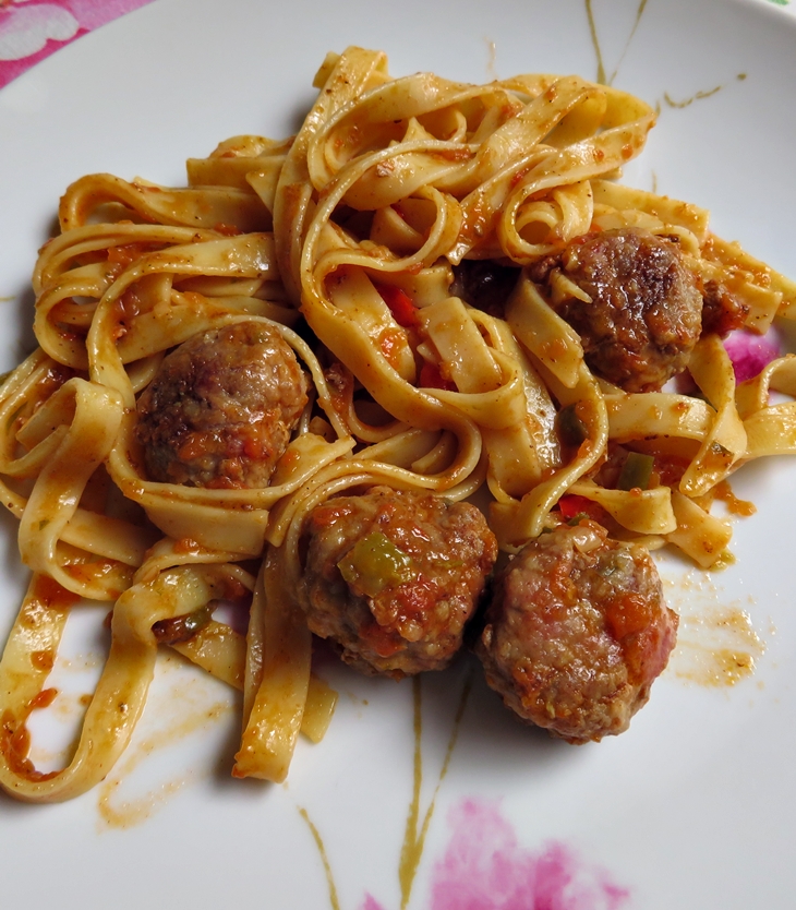 Albóndigas con tallarines