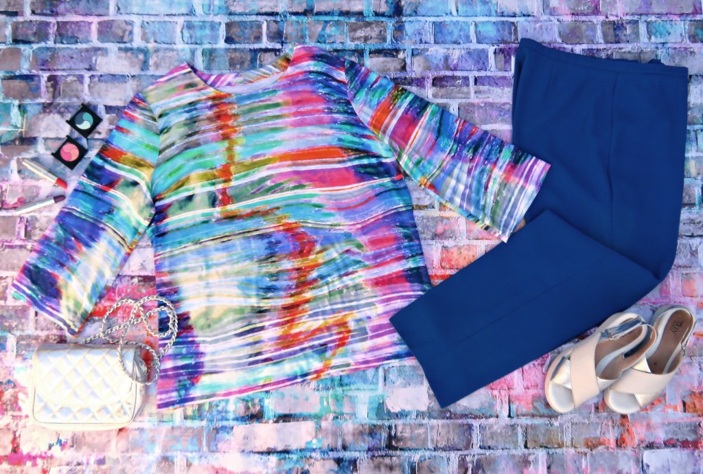 Camiseta rayas, pantalón azul&nbsp;(2015)