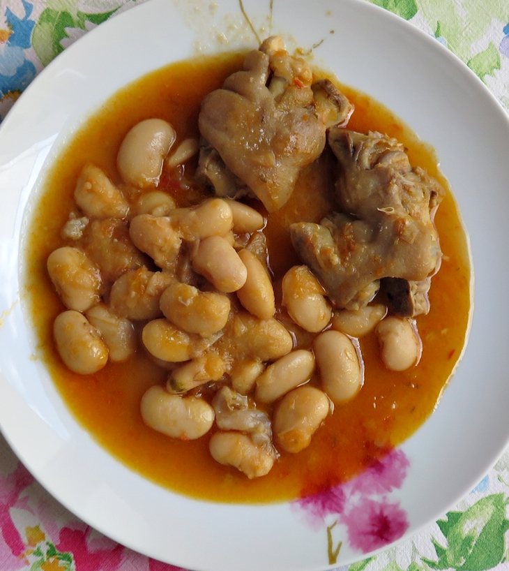 Manos de cerdo guisadas con&nbsp;alubias