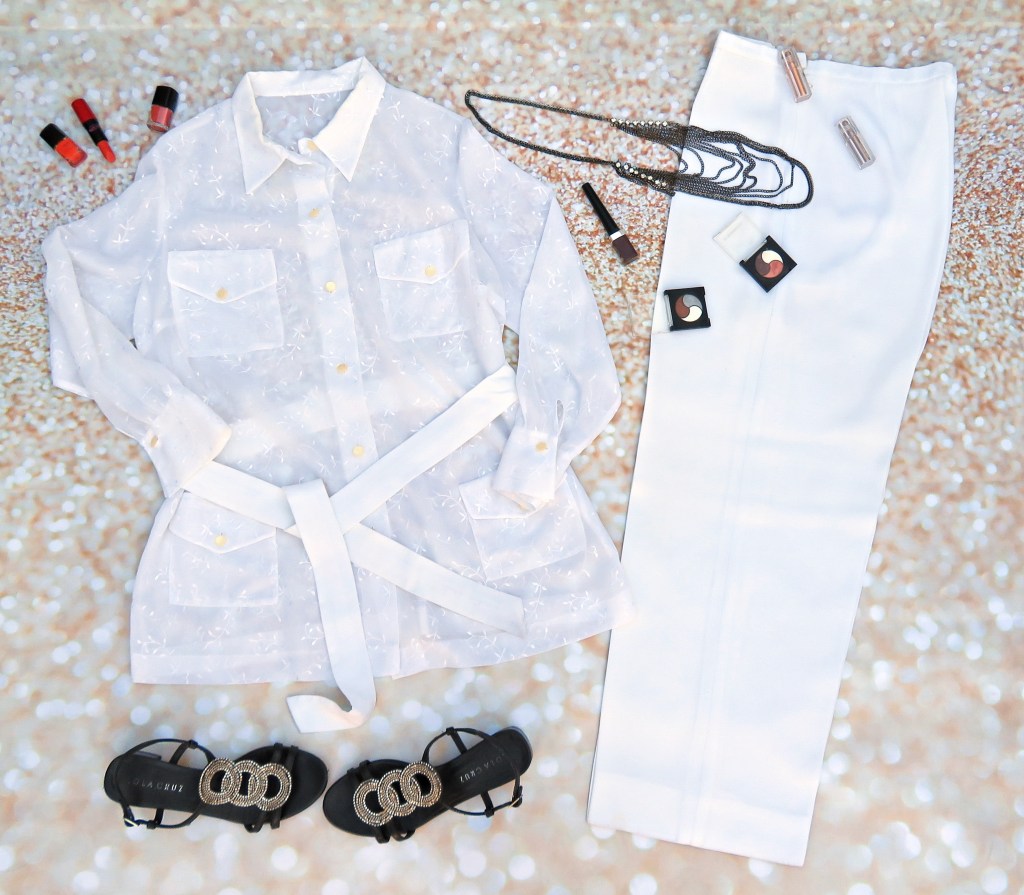 Blusón blanco bordado con pantalón blanco&nbsp;(2003)