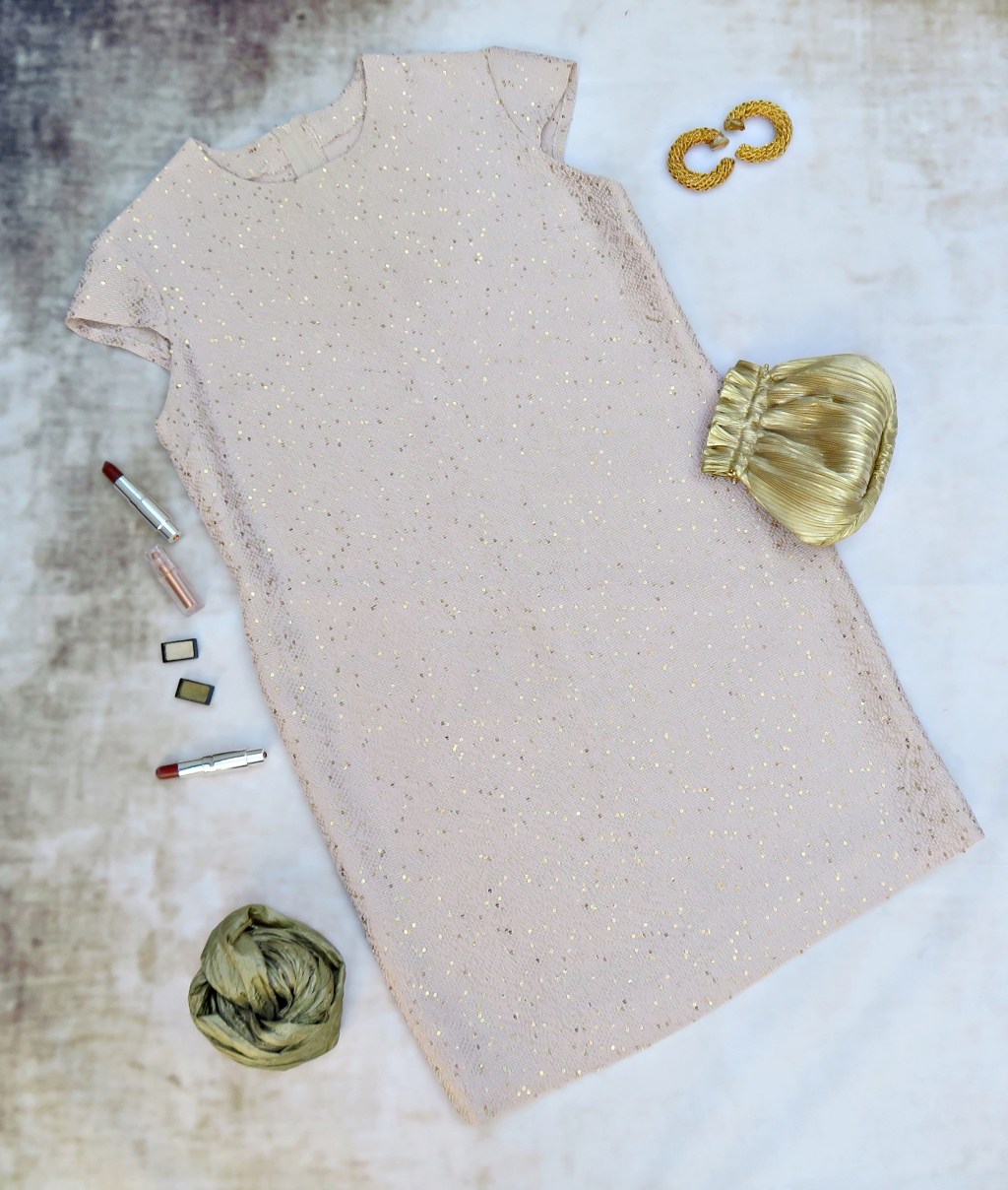 Vestido beig con chispitas doradas&nbsp;(2014)