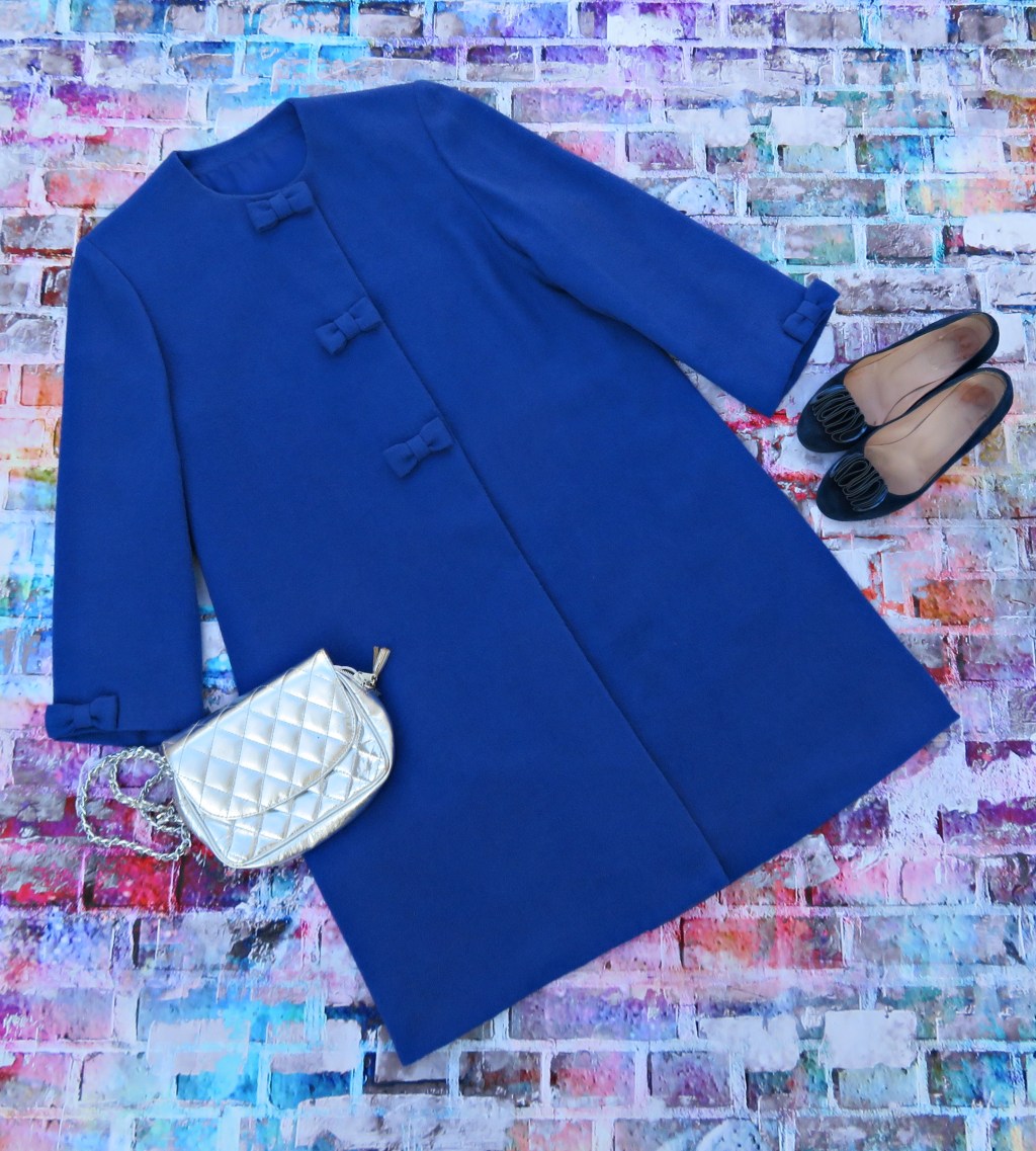 Abrigo azul con lazos (1996)