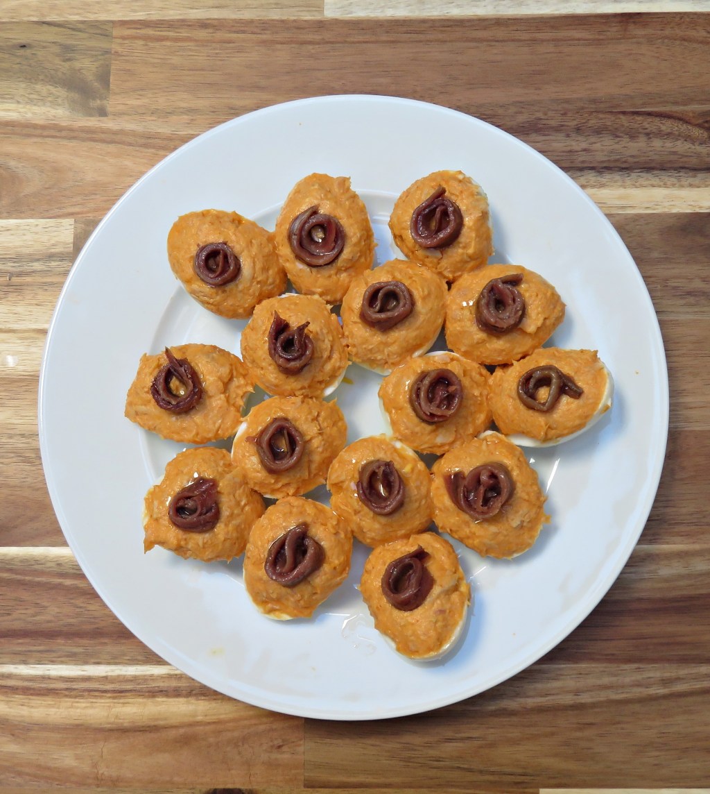 Huevos rellenos de&nbsp;bonito