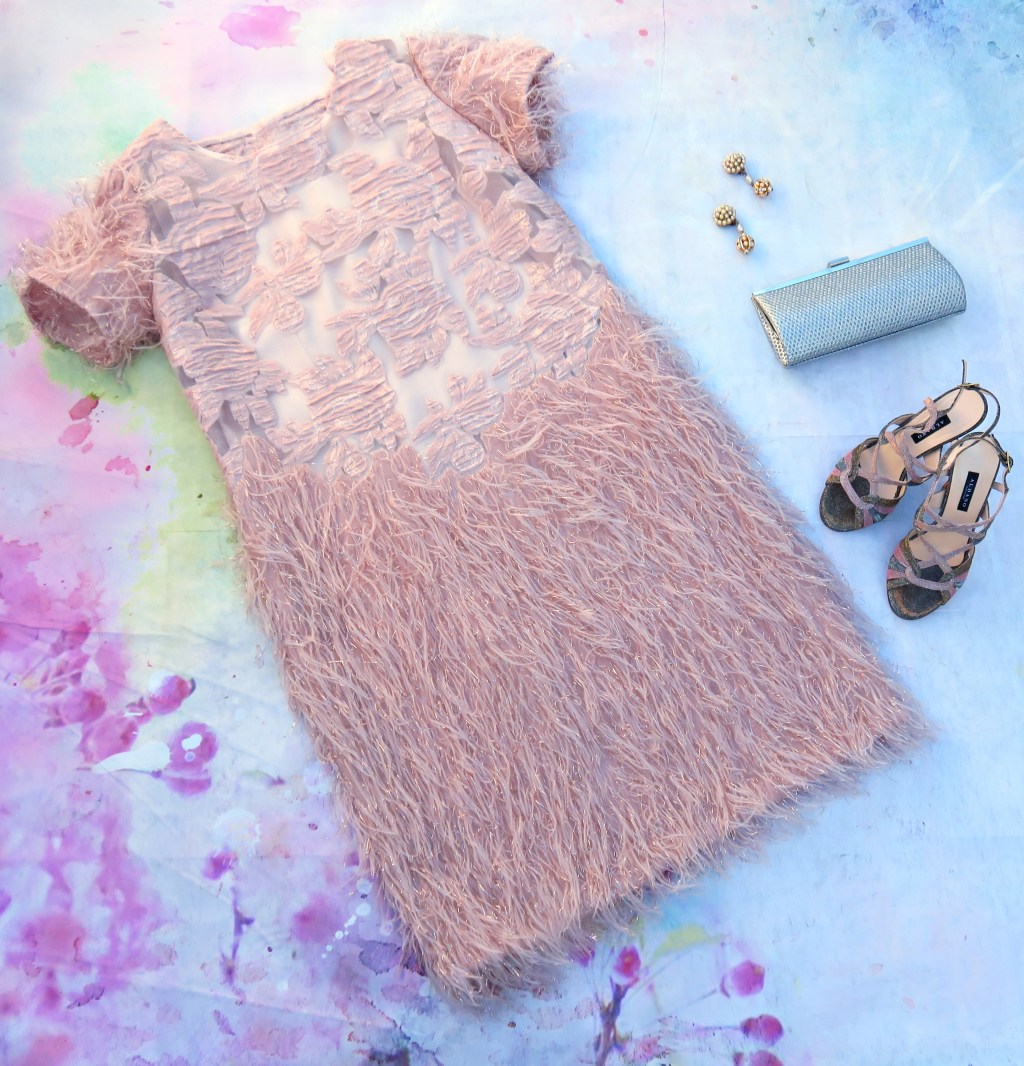 Vestido rosa con plumas (2021)