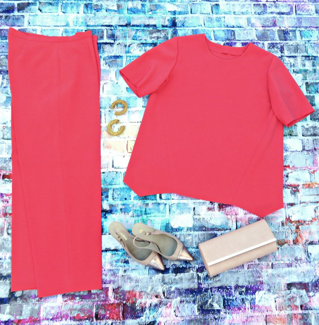 Blusón y pantalón coral&nbsp;(2021)