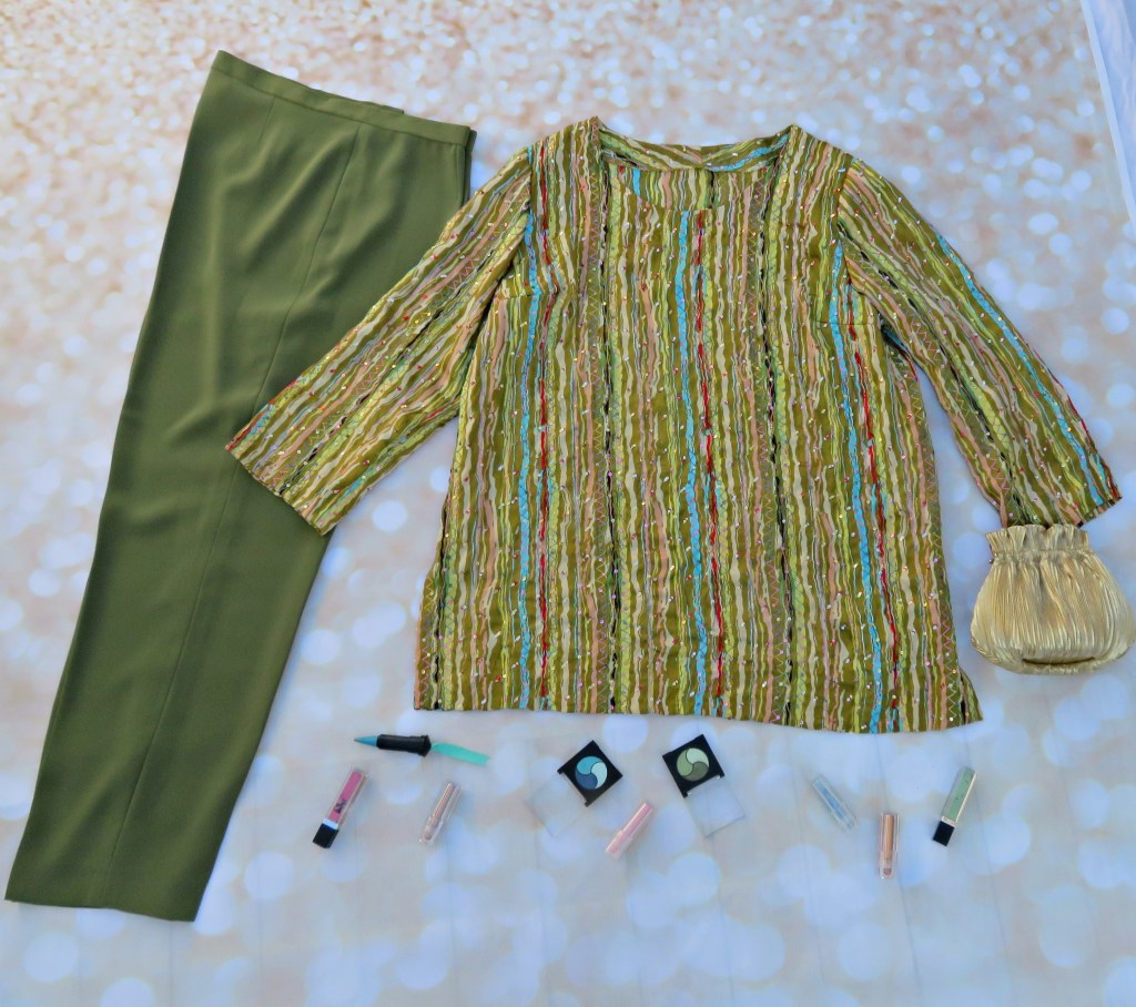 Pantalón verde, blusón de rayas&nbsp;(2021)