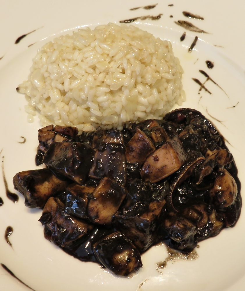 Chopo (sepia) en su tinta a la&nbsp;gallega