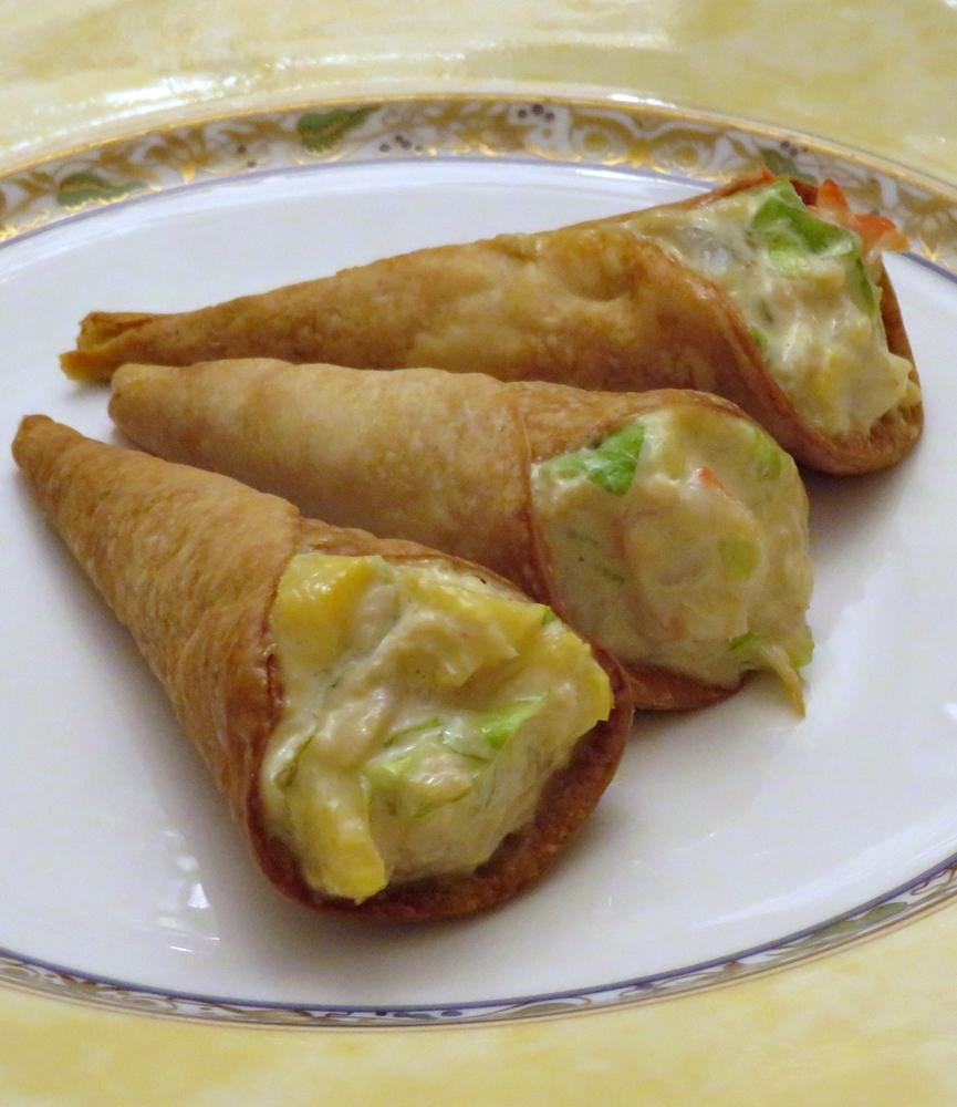Conos rellenos de cóctel de&nbsp;marisco
