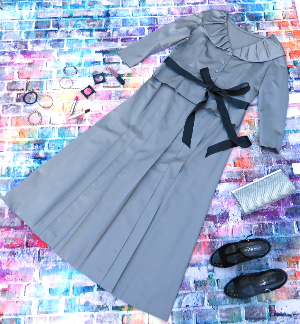 Traje largo gris&nbsp;(2005)