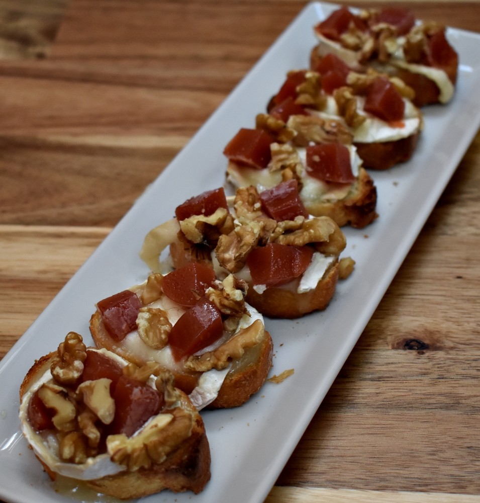 Tosta de queso de cabra con membrillo y&nbsp;nueces