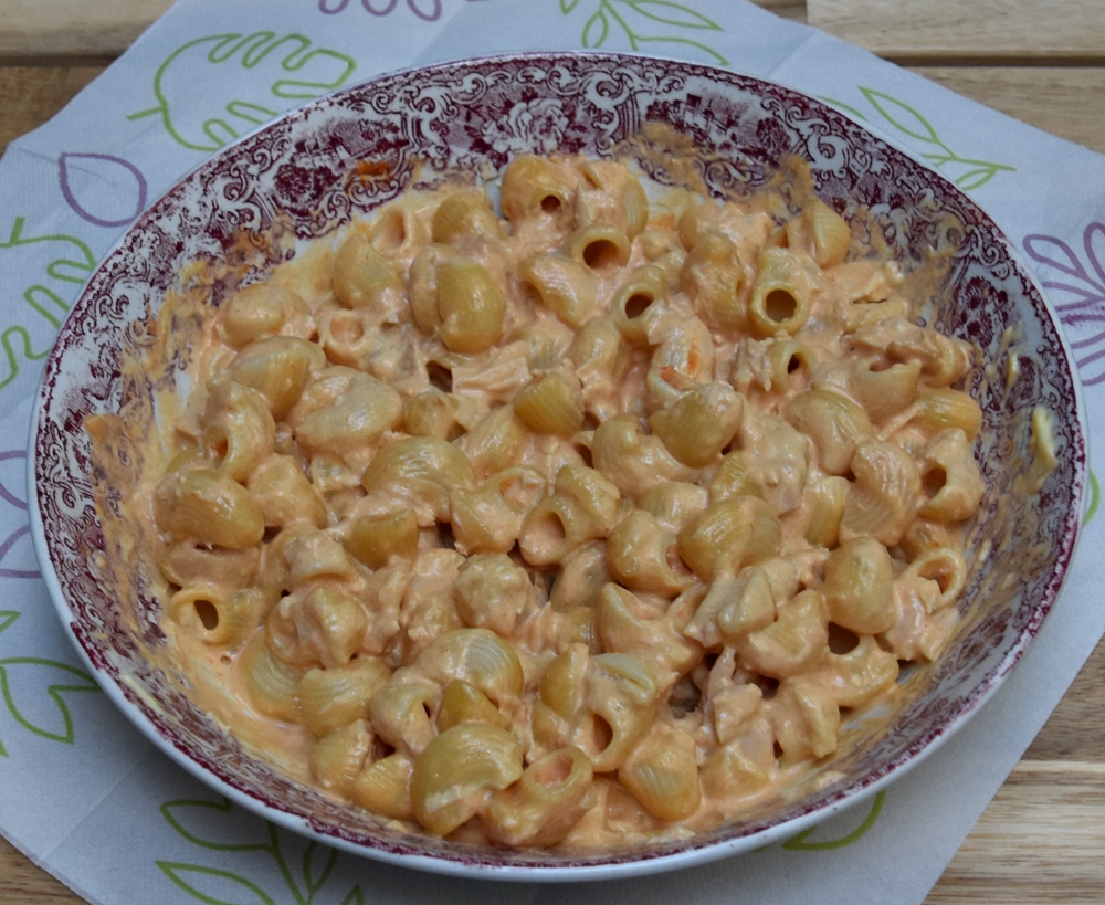 Ensalada de pasta con tomate y&nbsp;mahonesa
