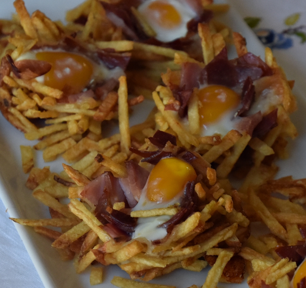 Nido de patatas y huevos de&nbsp;codorniz