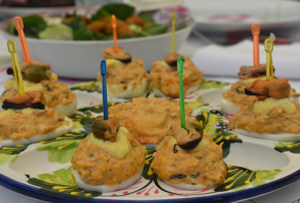 Huevos rellenos de&nbsp;mejillones