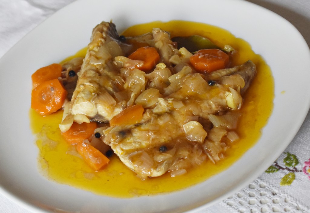 Caballa en escabeche