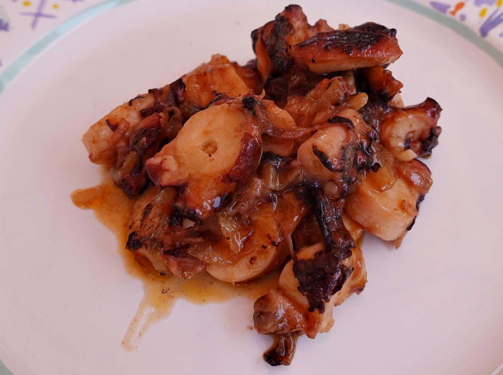 Pulpo encebollado